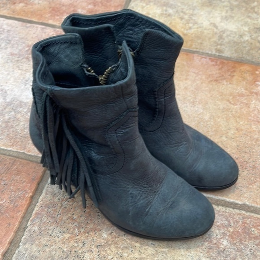 Sam Edelman suede fringe zip up bootie size 6